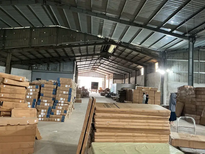 Bên trong kho xưởng 1600m2 Phú Nghĩa