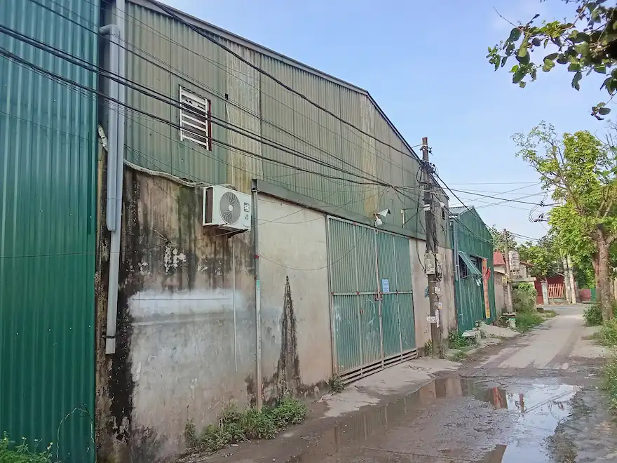 Mặt trước kho xưởng 320m2 cần cho thuê tại Đông Mỹ - Vạn Phúc