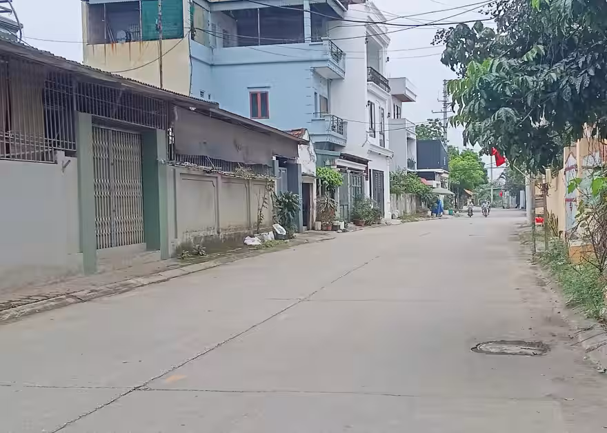 Nhà kho 100m² tại Nam Phù xe 10 tấn đỗ cửa