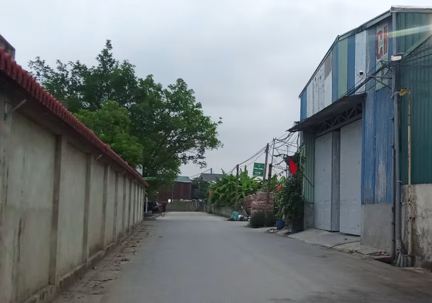 Đường trước nhà xưởng 500m² tại Hồng Vân