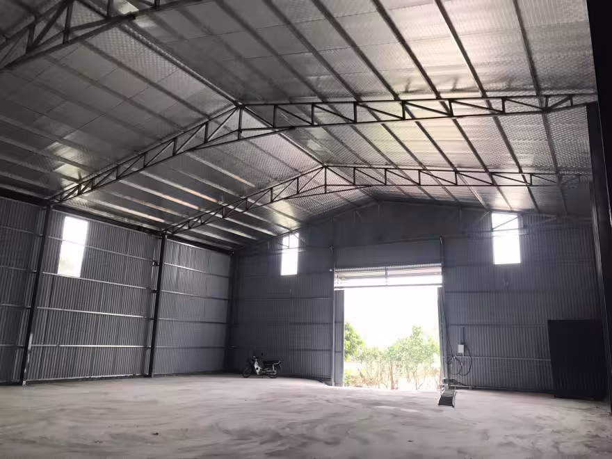 Không gian bên trong nhà xưởng 360m² tại Nam Phhù