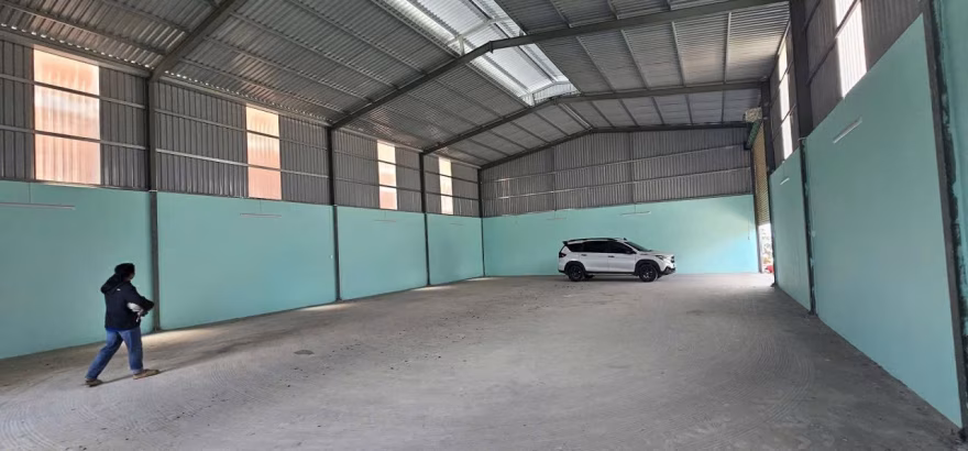 Trần nhà và kết cấu kho xưởng 350m2 Lĩnh Nam